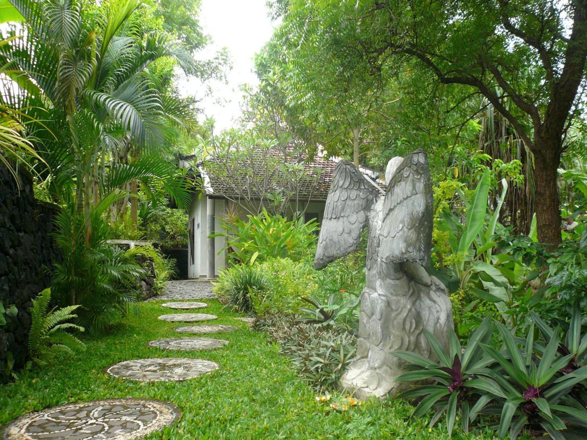 Sananda Bungalow Lovina Екстериор снимка