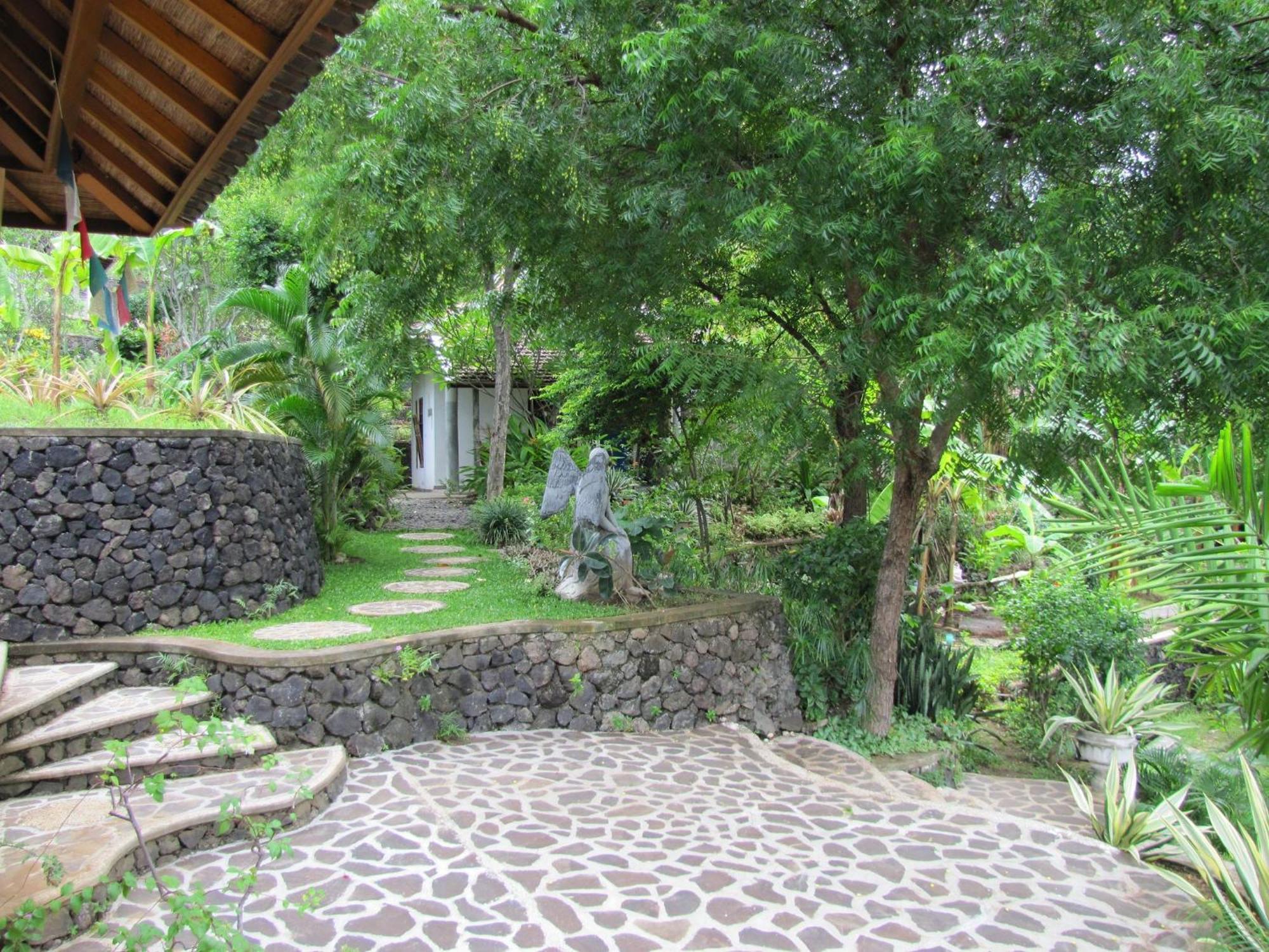 Sananda Bungalow Lovina Екстериор снимка