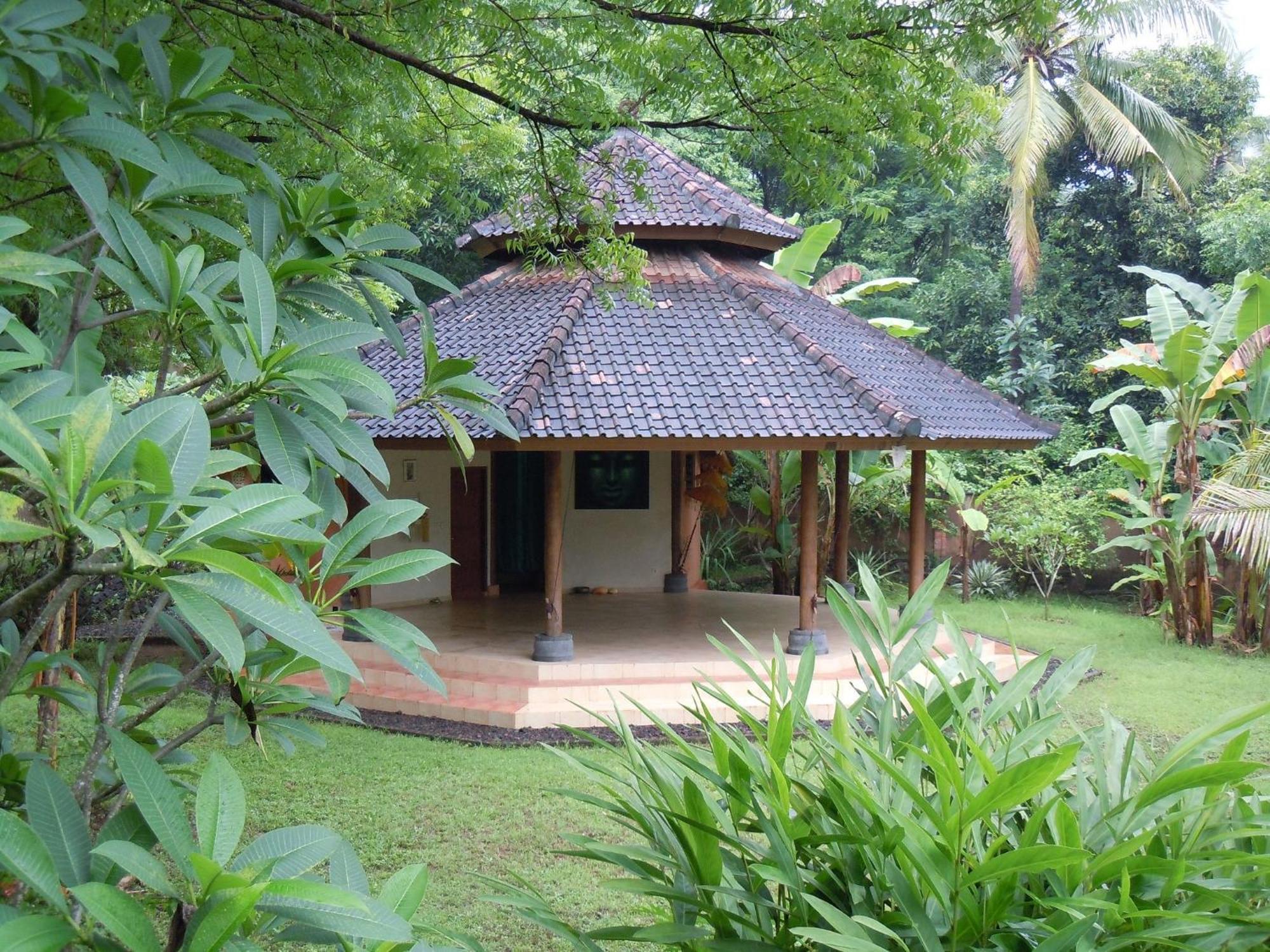 Sananda Bungalow Lovina Екстериор снимка